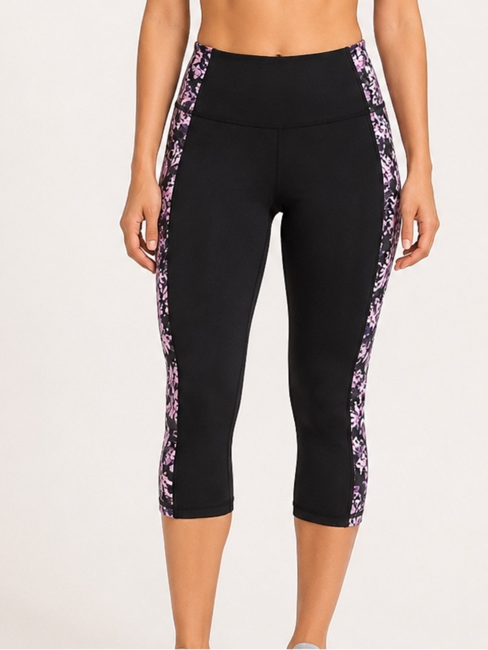 Skechers Go Walk Black Floral Cropped Active Leggings Women’s Small NWT UPF 40+